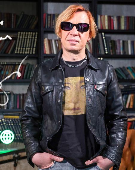 Найк Борзов слушает стены домов и умеет говорить с растениями