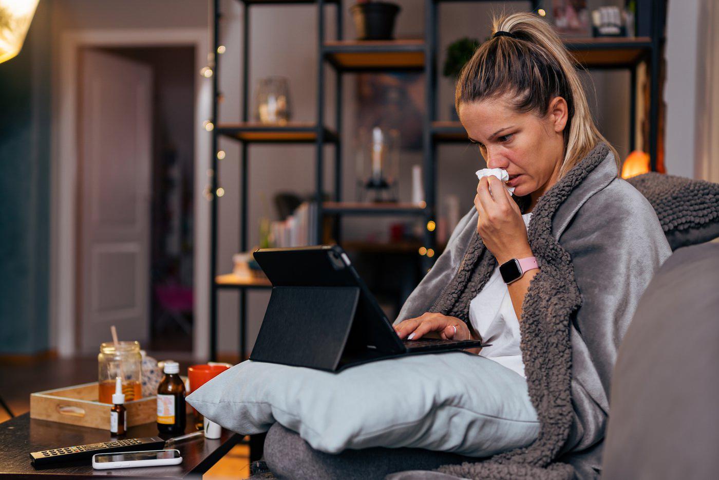 Власти предложили разрешить труд на больничном из-за нехватки кадров