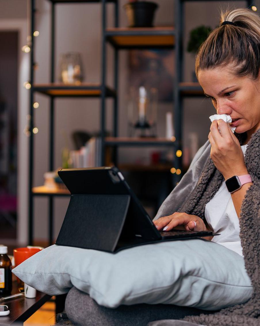 Власти предложили новый режим труда: болеть и работать одновременно