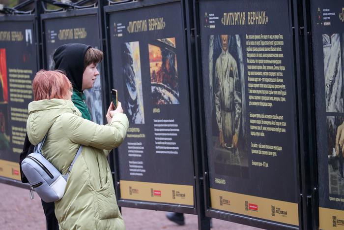 Швыдкой пригласил москвичей на выставку Владимира Киреева "Литургия верных"