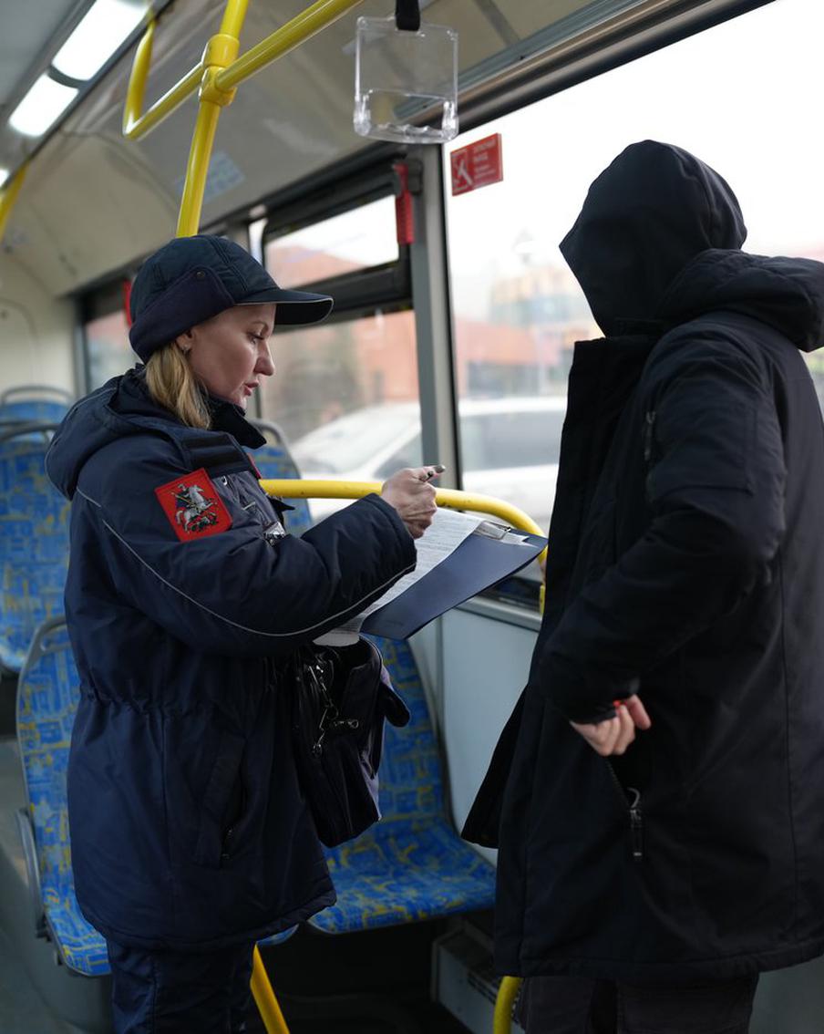 Более 190 безбилетников было выявлено при проверке оплаты проезда у метро "Бибирево"