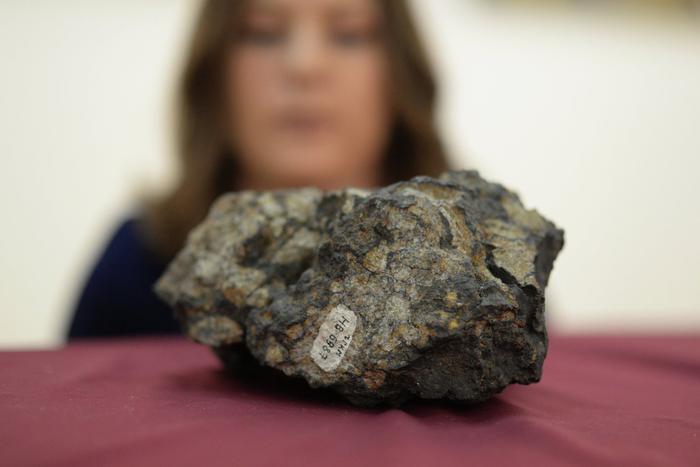 Метеорит упал, цены поднялись: сколько стоят космические гости в России