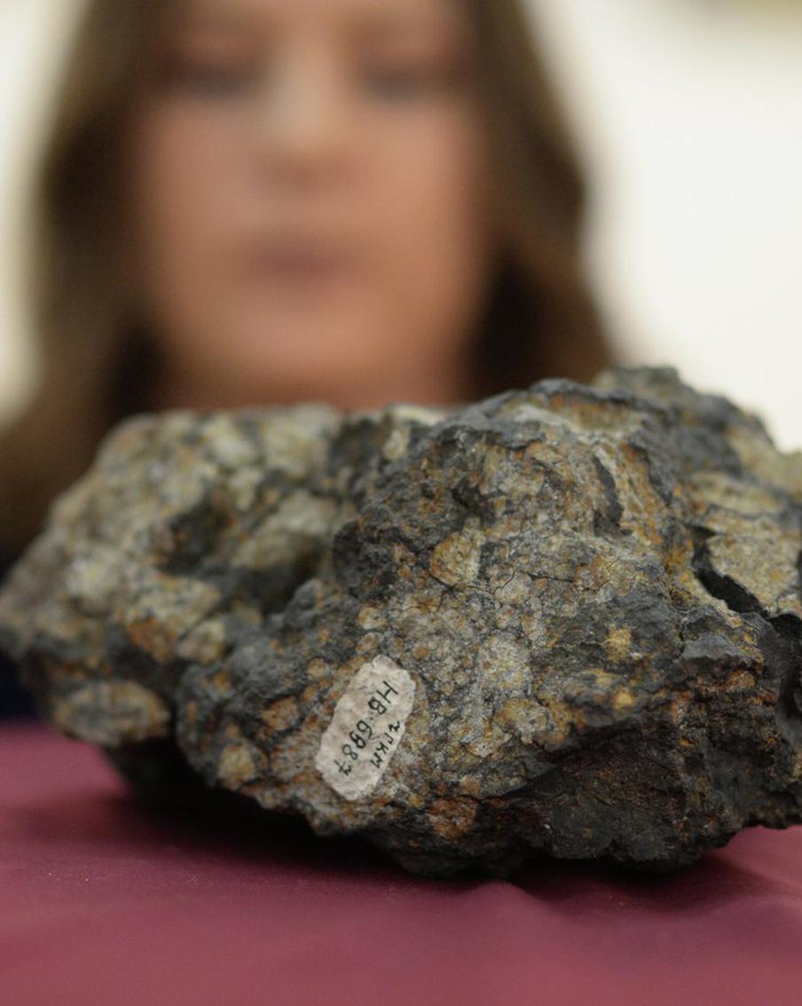 Метеорит упал, цены поднялись: сколько стоят космические гости в России