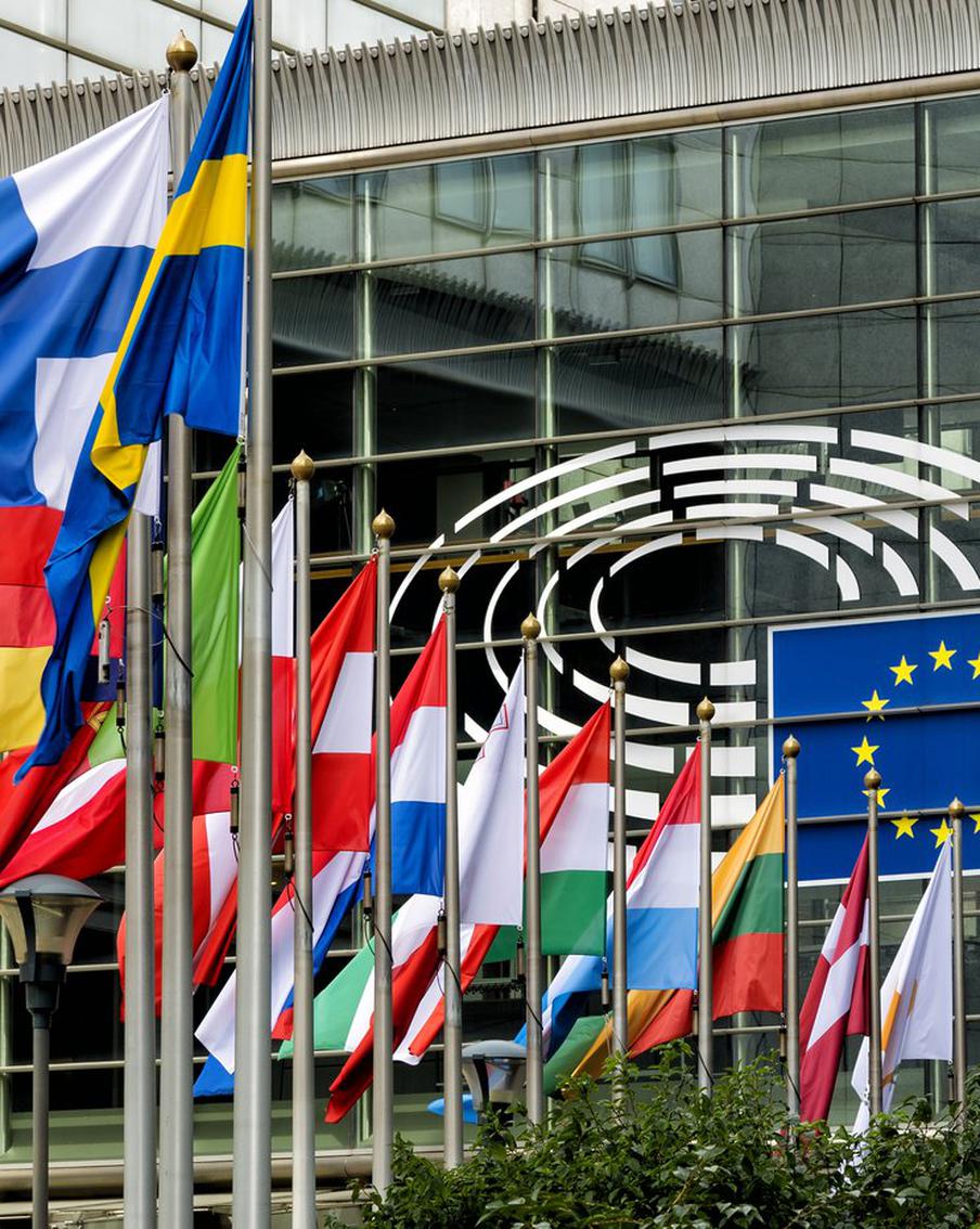 Отпуск для ветеранов СВО, у Украины заканчивается финансирование: хроника очередных событий украинского кризиса