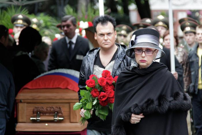 Выцветшие венки и облупившийся крест: от вида могилы диктора Светланы Моргуновой наворачиваются слёзы