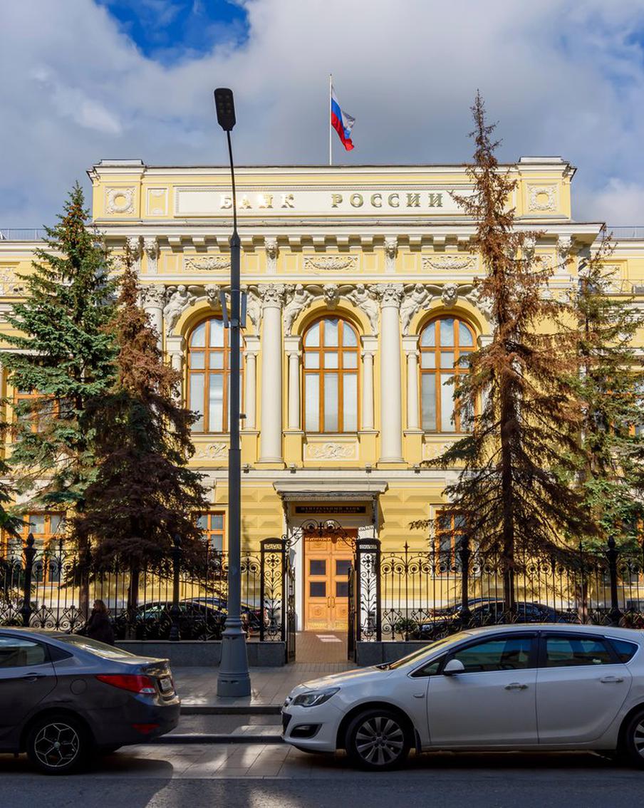 ЦБ расширил контроль за признаками мошенничества при операциях с цифровым рублём. С нового года банк усиливает мониторинг подозрительных переводов и вводит дополнительные критерии, которые помогут выявлять риски при использовании цифрового рубля и крупных операций по СБП