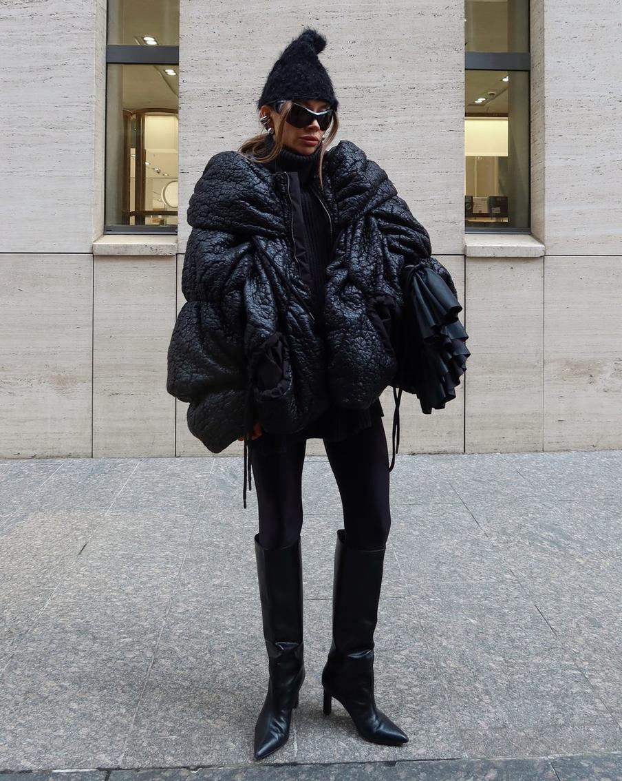 Бини можно подобрать абсолютно под любой образ: просто обращайте внимание на фактуру, силуэт и детали.