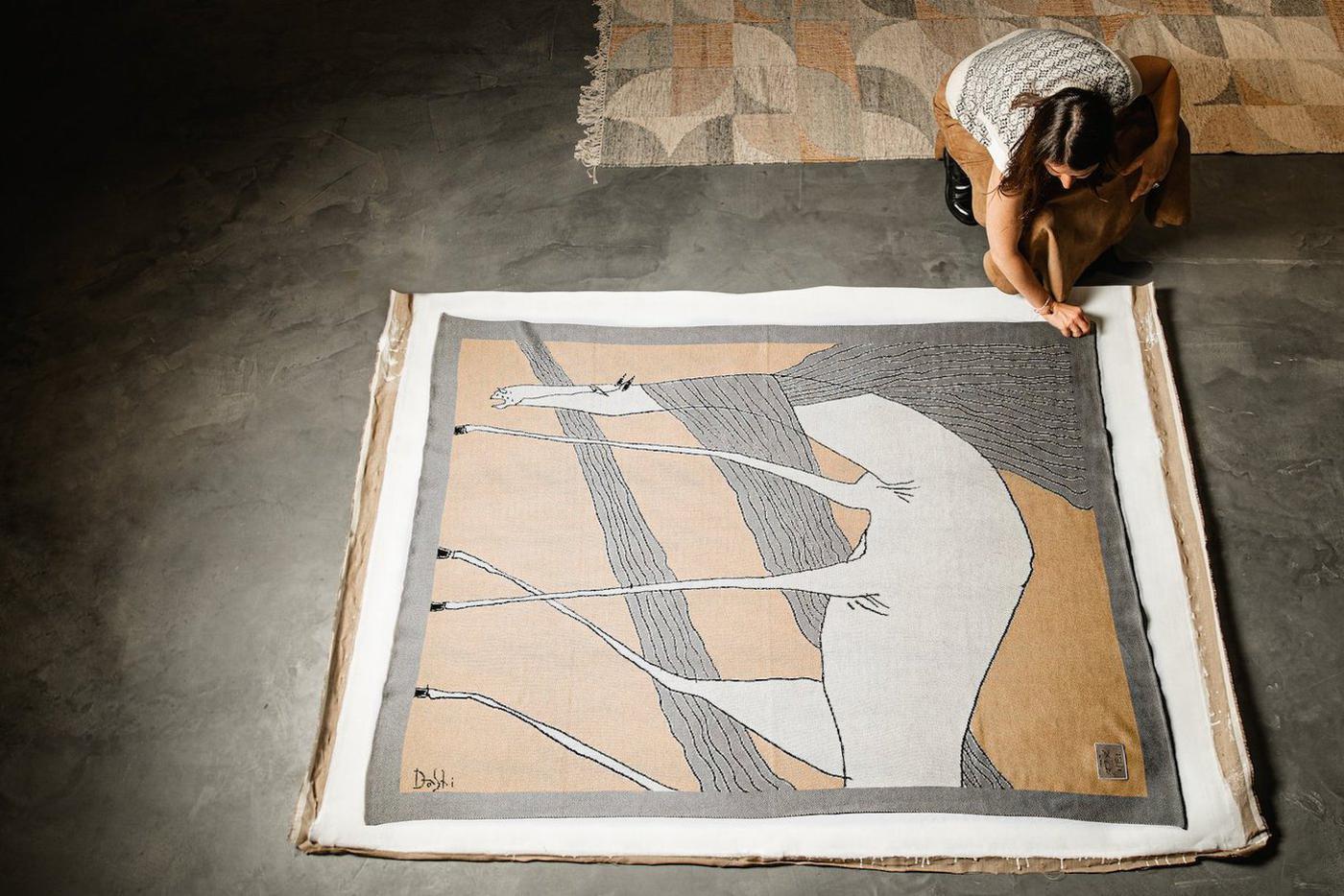 Коллаборация отражает идею — искусство может концентрироваться не только в музеях, но и в пространстве дома, становясь частью повседневной жизни.