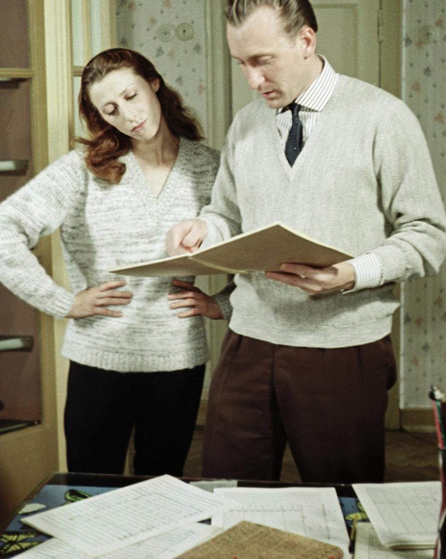 Солистка Большого театра народная артистка СССР Майя Михайловна Плисецкая (слева) с супругом композитором Родионом Константиновичем Щедриным (справа).