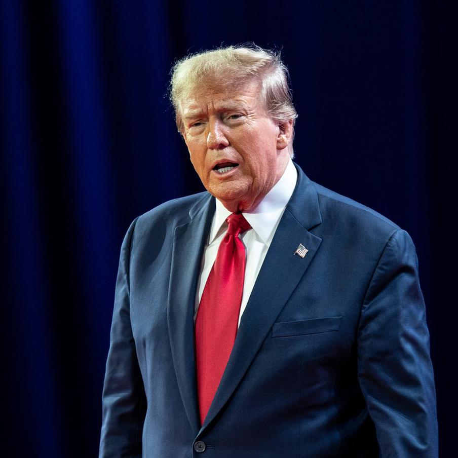 В США планируют отговорить Дональда Трампа от возобновления ядерных испытаний. Американские чиновники планируют встретиться с представителями Белого дома и Совета нацбезопасности США для того, чтобы отговорить президента страны Дональда Трампа от возобновления ядерных испытаний