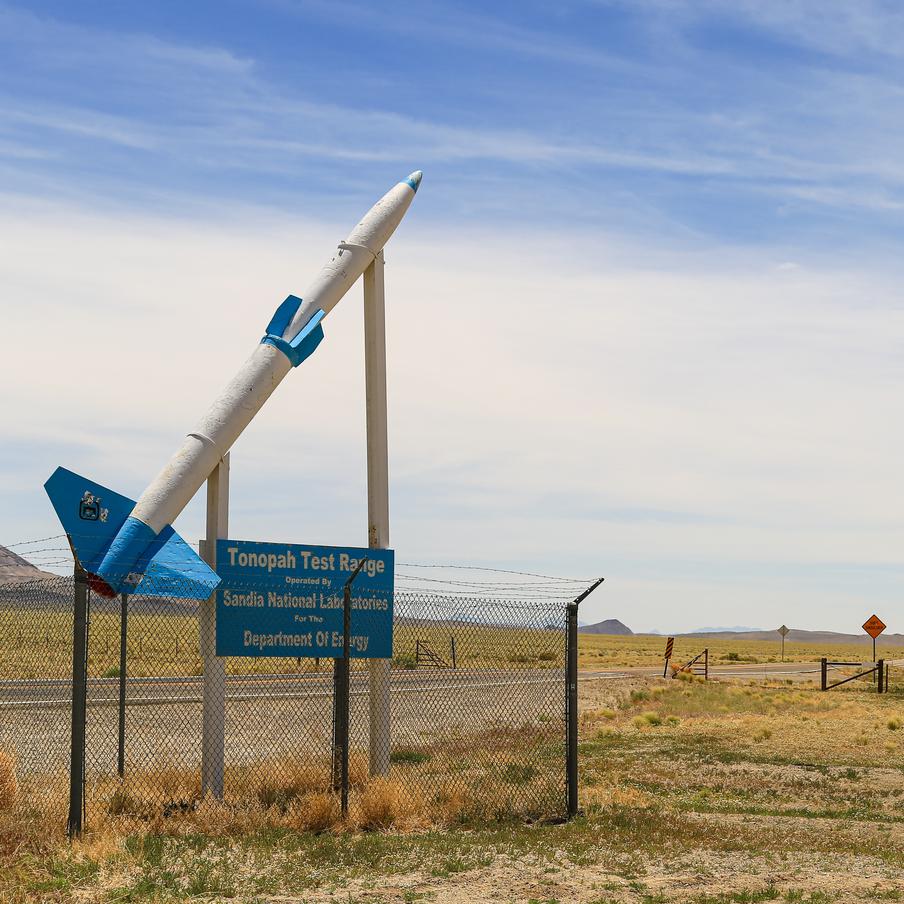 В США сообщили о прошедших в стране испытаниях термоядерной бомбы. Американские военные провели учения по отработке использования термоядерной бомбы на полигоне в Неваде. Отмечается, что в сброшенной с истребителя F-35 бомбе отсутствовал боезаряд