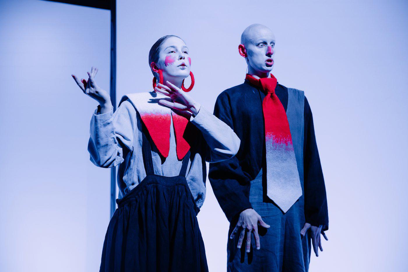 Журавль (Арсений Касперович) и Цапля (София Петрова) – немного заторможенные зумеры.