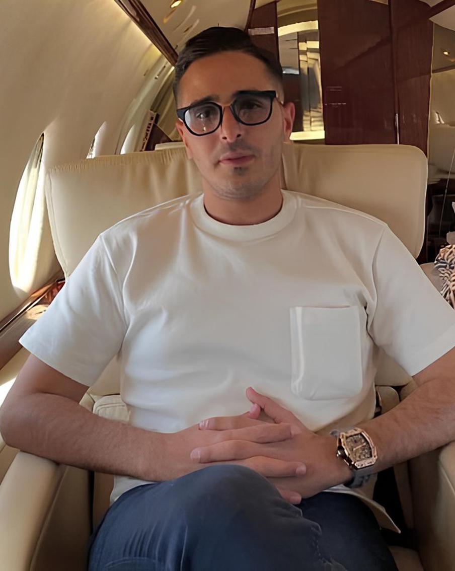 В Грузии отпустили из-под ареста задержанного мошенника-альфонса Шимона Хаюта. Грузинские правоохранительные органы освободили из-под стражи обманывавшего женщин мошенника Шимона Хаюта, более известного как Саймон Леваев. Ранее он был задержан по запросу немецких властей