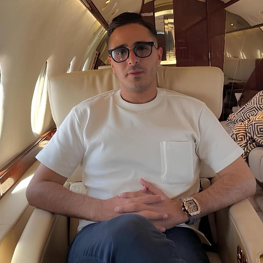 В Грузии отпустили из-под ареста задержанного мошенника-альфонса Шимона Хаюта. Грузинские правоохранительные органы освободили из-под стражи обманывавшего женщин мошенника Шимона Хаюта, более известного как Саймон Леваев. Ранее он был задержан по запросу немецких властей