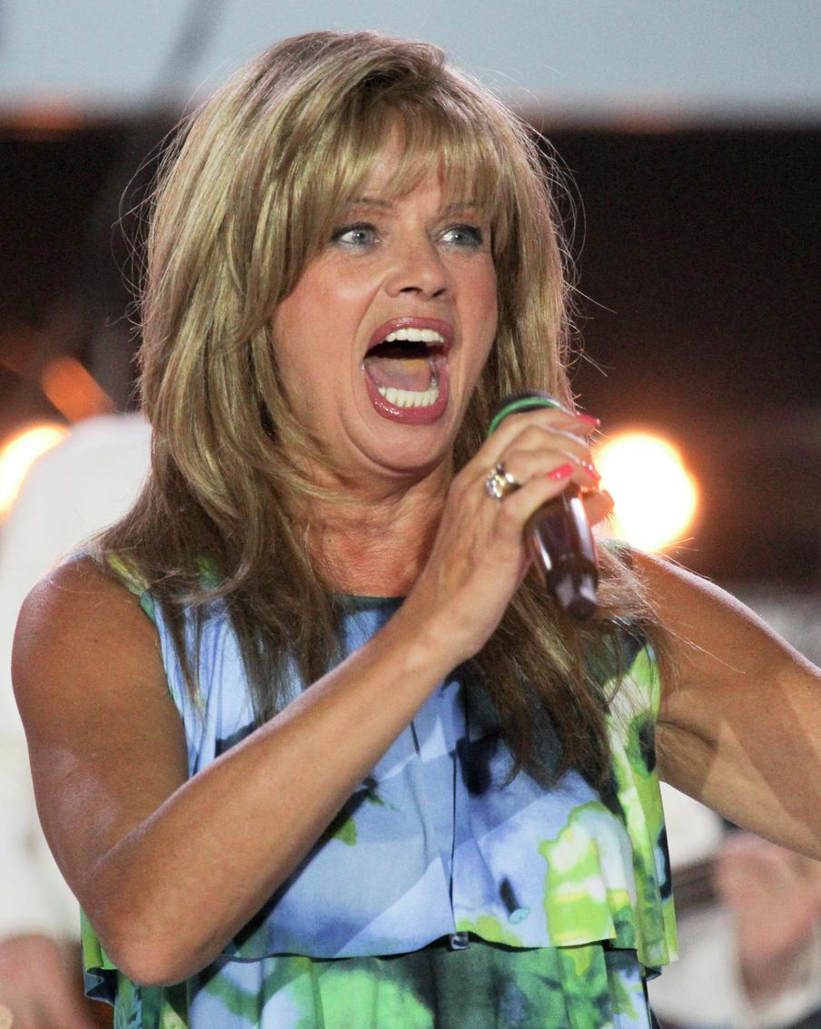 "Три дня дома для неё – уже мучение": Владимир Пресняков рассказал Metro о жизни своей 78-летней матери Елены Пресняковой