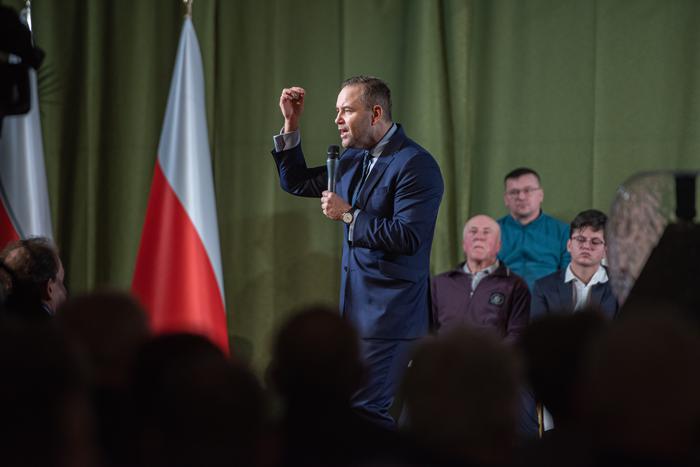 Польские власти планируют отменить программы поддержки для украинских беженцев