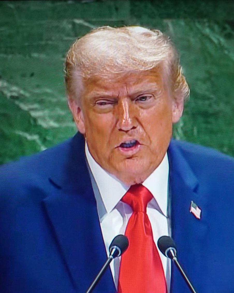 Трамп заявил, что ему впервые задали вопрос об отцовстве и президентстве. Президент Соединённых Штатов Дональд Трамп высоко оценил журналистское мастерство Бев Тернер, корреспондента телеканала GB News, за необычный вопрос о параллелях между отцовством и президентской деятельностью. Об этом стало известно из официального заявления телеканала