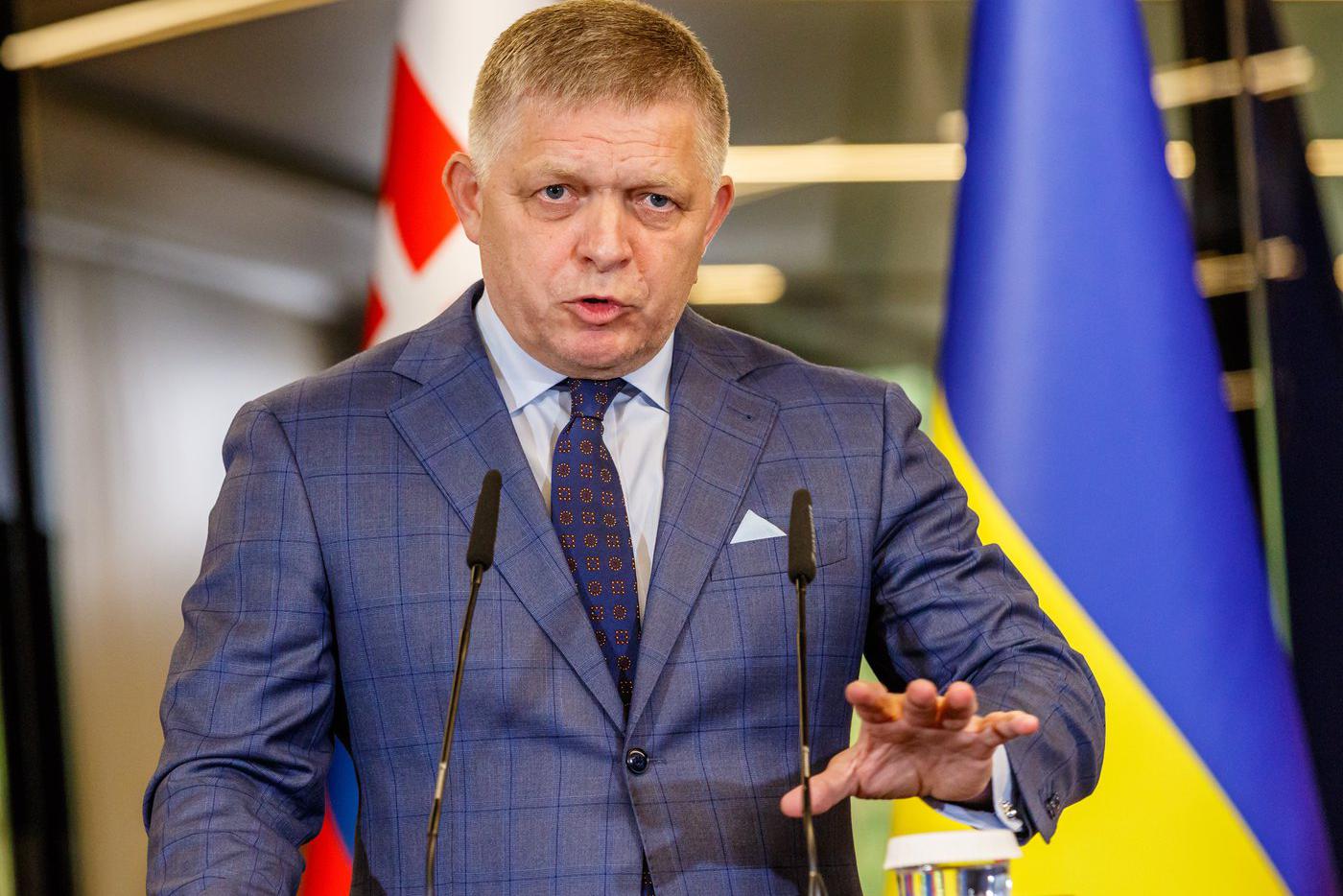 Фицо предложил поддержавшим Киев студентам отправиться на Украину