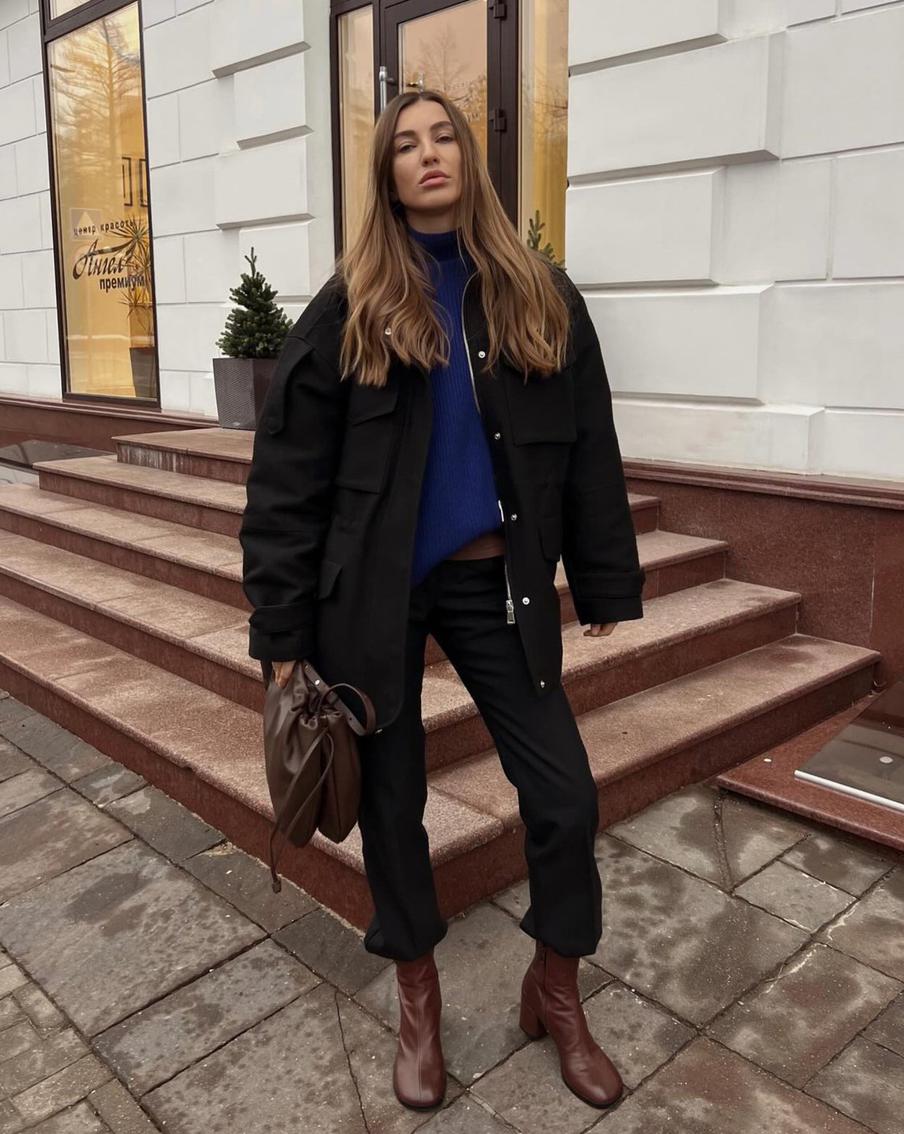 Обратите внимание на глубокие оттенки коричневого, бордового, тёмно-зелёного.