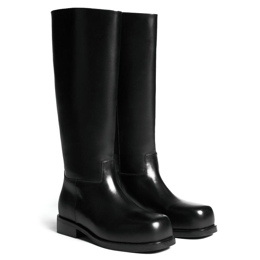 Кожаные сапоги Ushatava (55 900 ₽)