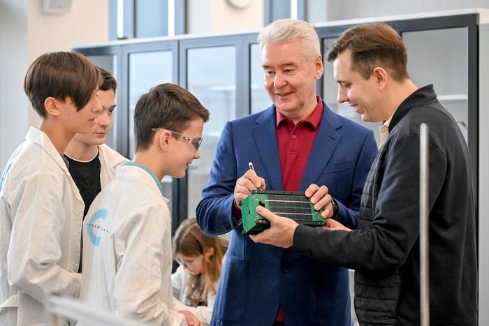 Сергей Собянин поздравил с победой на международном чемпионате RoboCup школьников из Москвы