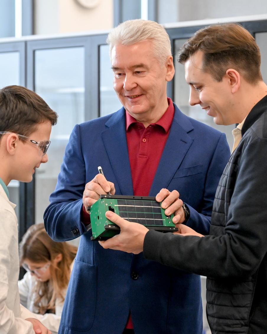 Сергей Собянин поздравил с победой на международном чемпионате RoboCup школьников из Москвы