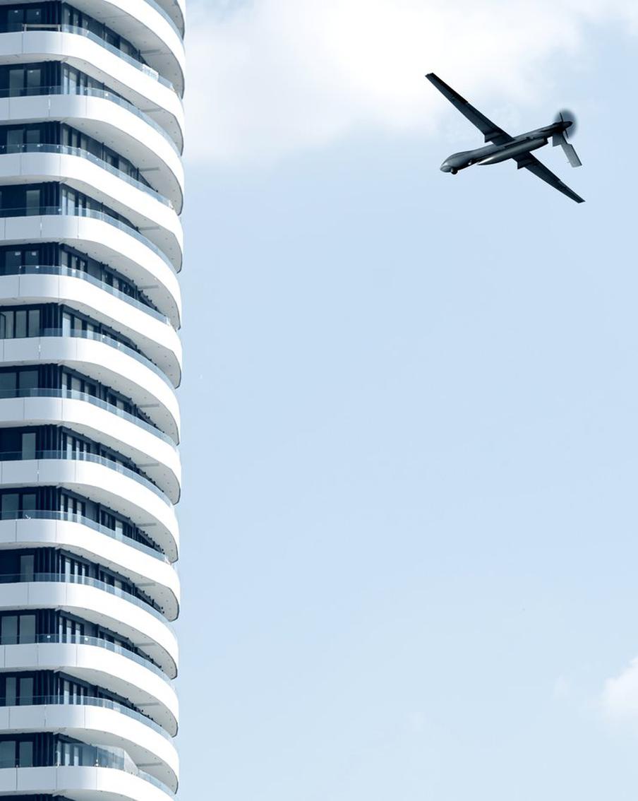 Трое ранены при массированной атаке БПЛА на Волгоградскую область. В результате массированной атаки беспилотников на Волгоградскую область пострадали три человека. Об этом сообщил губернатор Андрей Бочаров в официальном канале администрации региона. По словам губернатора, средства противовоздушной обороны успешно отражают атаку дронов