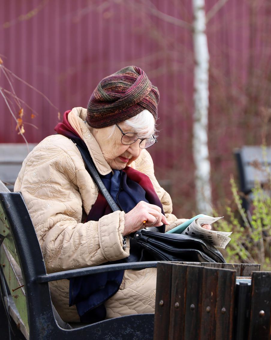 Сенатор предложил проверять дееспособность продавцов квартир старше 60 лет. Сенатор Айрат Гибатдинов направил обращение министру юстиции Константину Чуйченко с предложением рассмотреть возможность введения обязательной проверки дееспособности продавцов недвижимости старше 60 лет