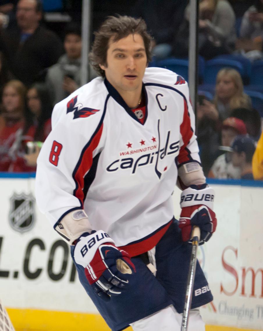 Российский хоккеист Александр Овечкин побил собственный снайперский рекорд в НХЛ. Выступающий за "Вашингтон" россиянин Александр Овечкин побил собственный снайперский рекорд в НХЛ, увеличив количество забитых шайб до 902 штук. Ранее рекорд принадлежал канадскому спортсмену Уэйну Гретцки