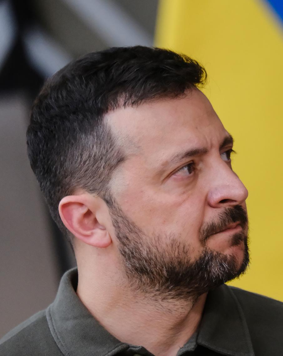 На Украине призвали к реформам в энергетике после коррупционного скандала. Владимир Зеленский выступил за проведение реформ в энергетической отрасли страны после масштабного коррупционного скандала с несколькими представителями крупнейших государственных компаний