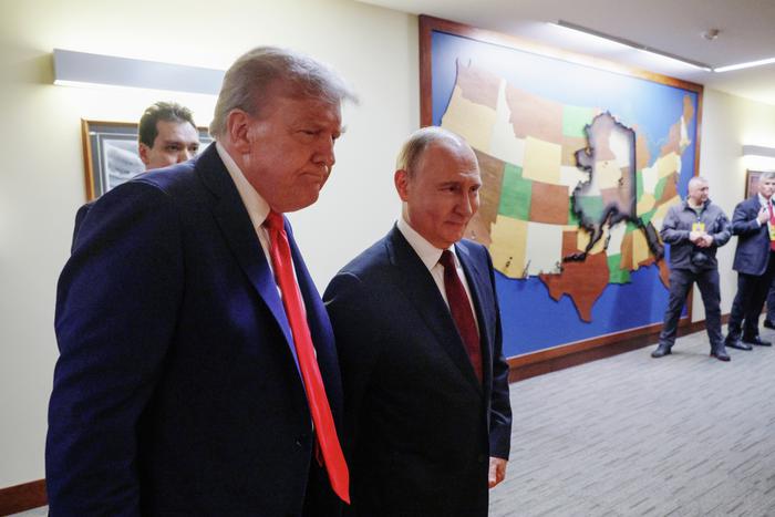 Российские власти заявили о продолжении переговоров по поводу встречи Трампа и Путина