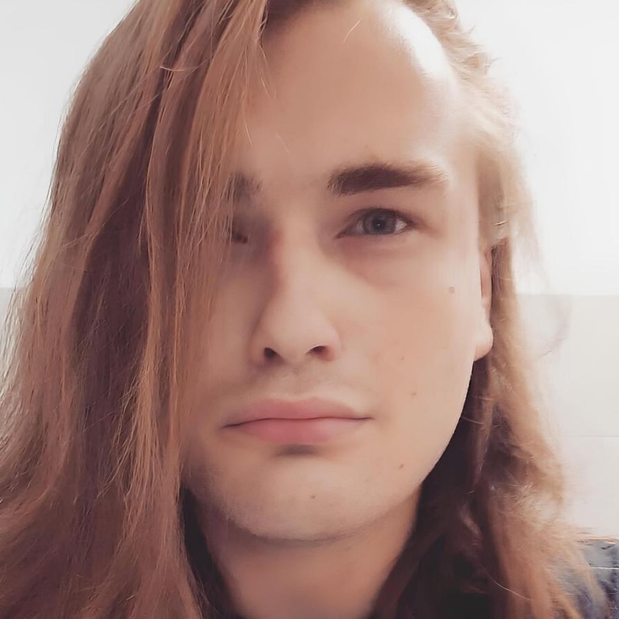 Актёр дубляжа Пётр Вечерков умер в 27 лет. Стало известно о кончине Петра Вечеркова — актёра дубляжа, который ушёл из жизни в возрасте 27 лет после продолжительной болезни. Об этом стало известно из сообщения профессионального сообщества "Русский дубляж" в социальной сети "ВКонтакте"