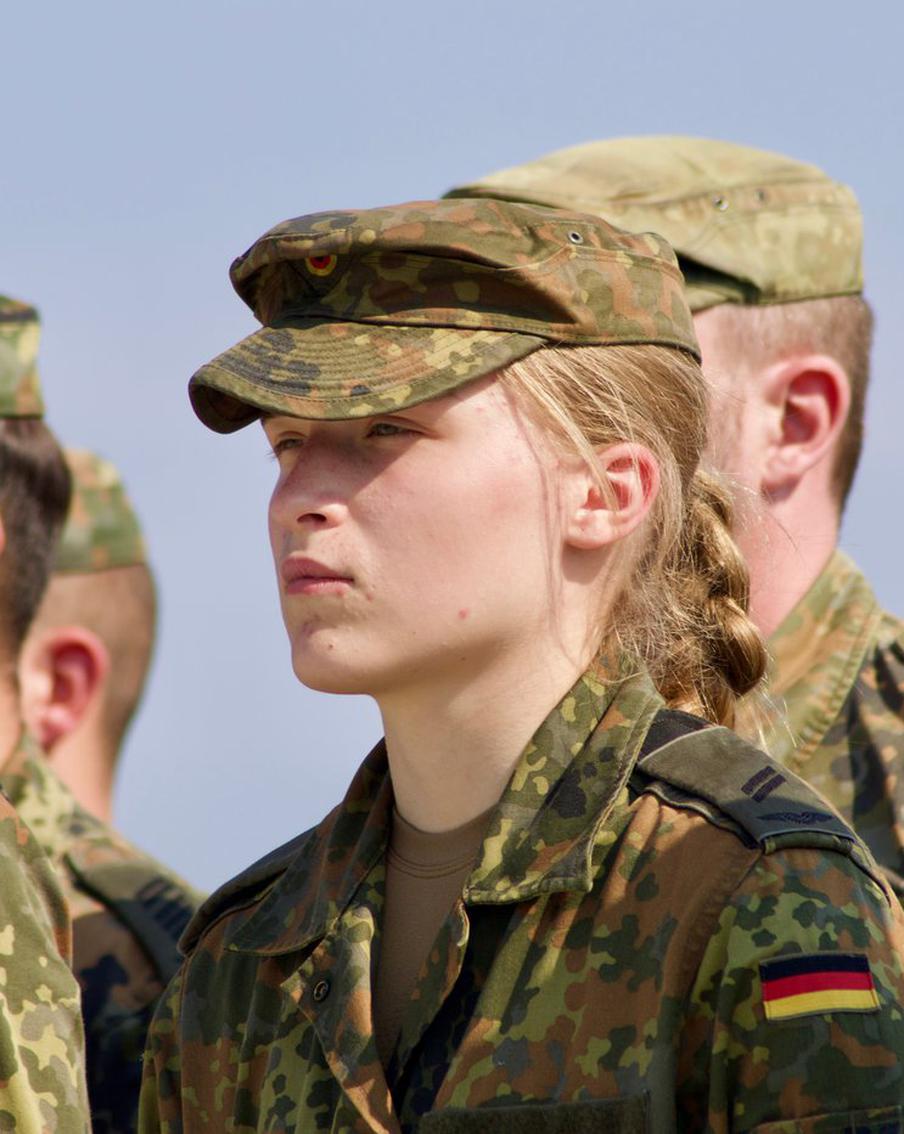 Писториус заявил о последнем мирном лете для НАТО и скорой войне. Министр обороны Германии Борис Писториус выразил серьёзную обеспокоенность по поводу возможного военного конфликта между НАТО и Россией в ближайшее время. В интервью газете Frankfurter Allgemeine Zeitung он отметил, что изначально считалось, что конфликт может начаться в 2029 году