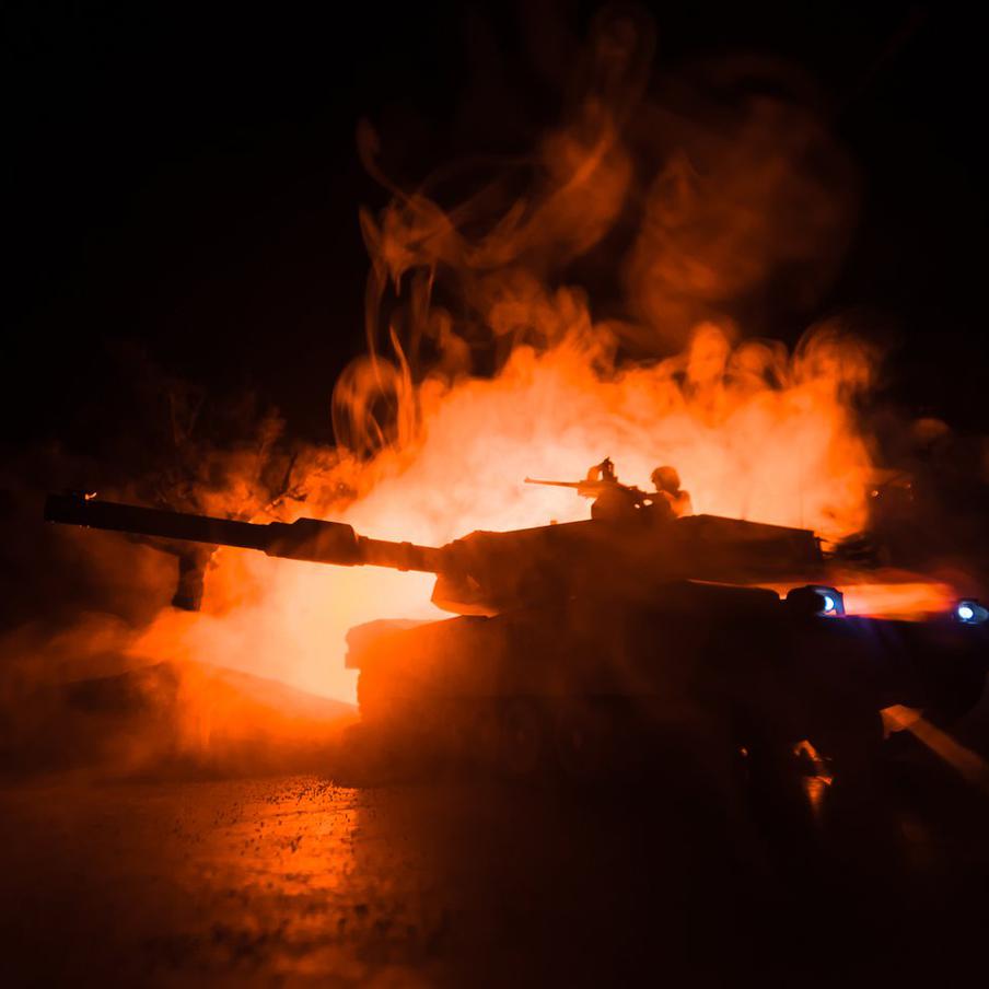 Российские военные уничтожили до пяти танков Abrams в Харьковской области. Как сообщил РИА "Новости" координатор николаевского подполья Сергей Лебедев, в результате ночного удара в Харьковской области, вероятно, в городе Берестян, было уничтожено до пяти американских танков Abrams вместе с экипажами