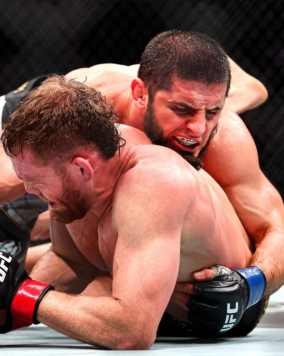 Ислама Махачева снова признали лучшим в UFC