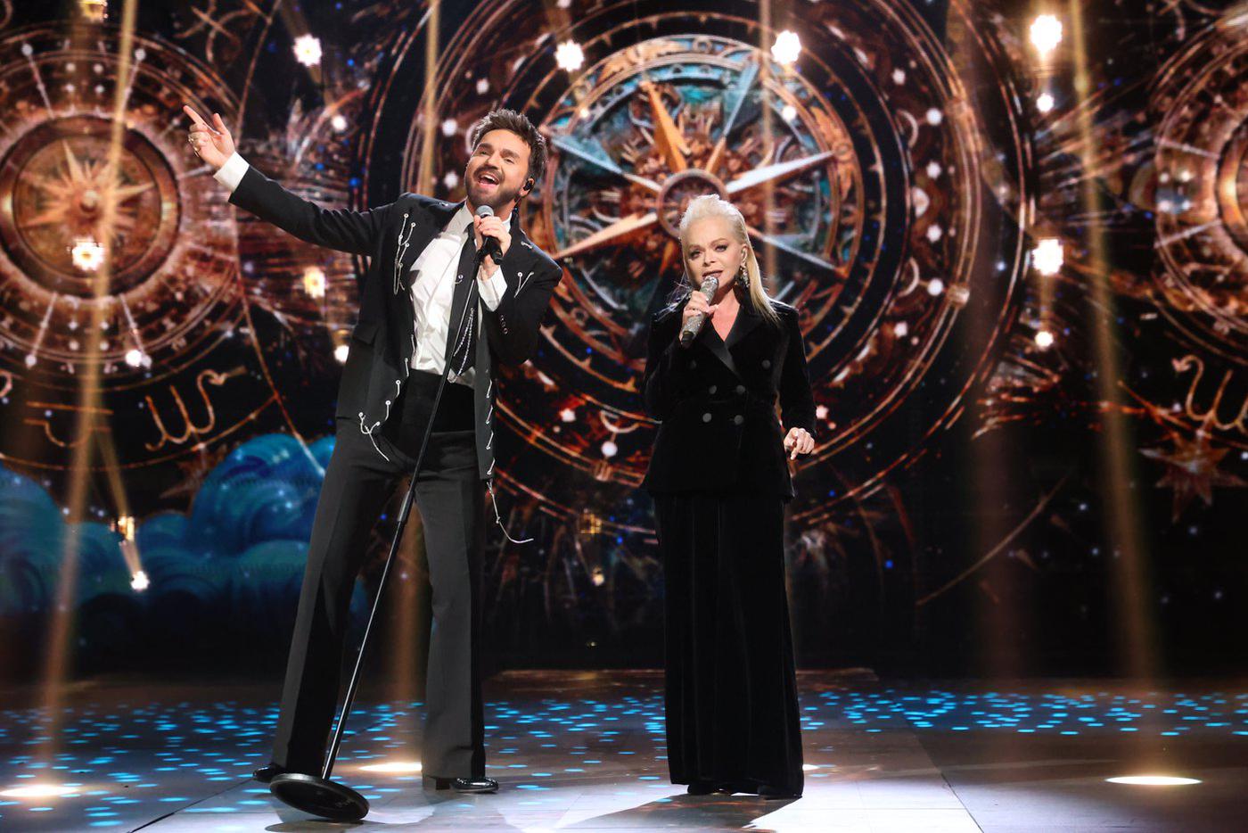 Лариса Долина и Александр Панайотов исполнили на "Достоянии республики" песню "Небо на ладони".