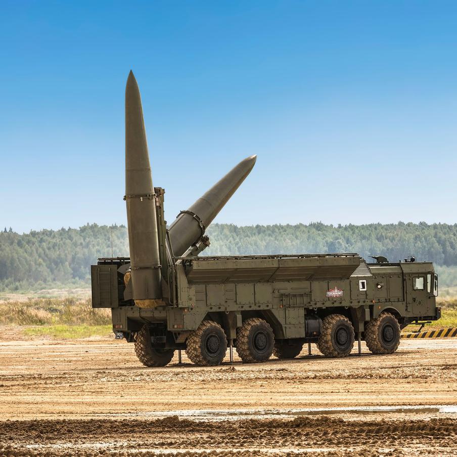 Минобороны сообщило об ударе "Искандером" по пусковым установкам MLRS. Министерство обороны Российской Федерации сообщает о ликвидации двух пусковых установок реактивной системы залпового огня (РСЗО) американского производства MLRS, из которых ранее украинские военные нанесли ракетный удар по городу Воронеж