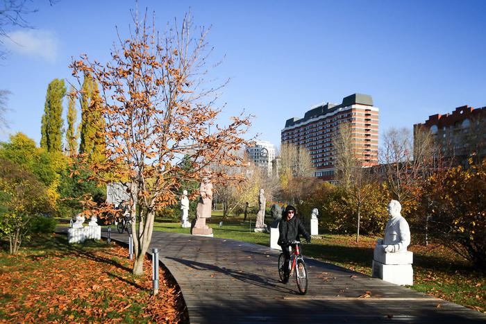 Представитель Парка Горького рассказал о состоянии части скульптур в Музеоне