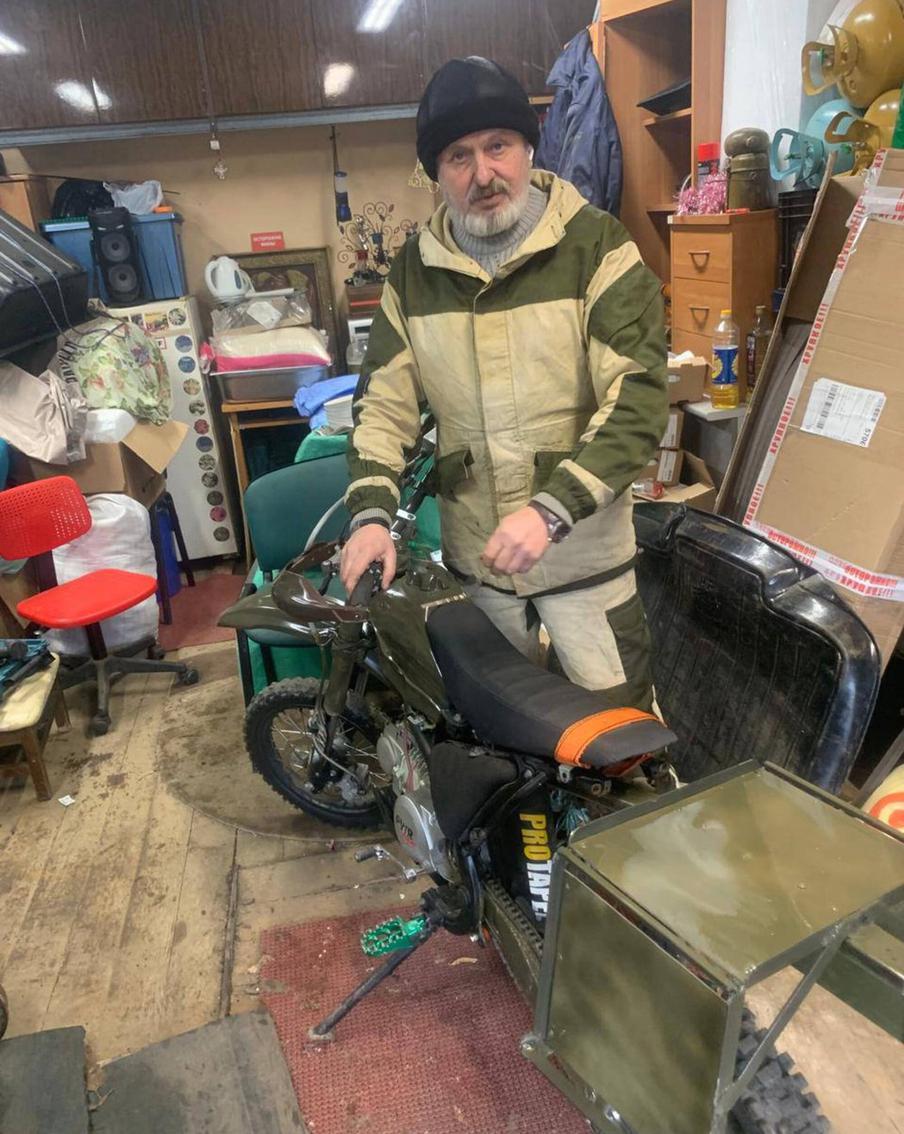 В своём гараже Сайгаков переоборудовал для фронта уже шесть автомобилей.