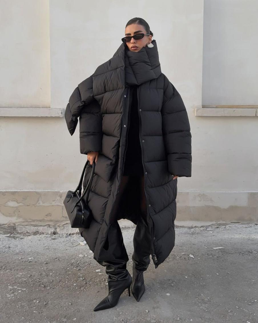 Натуральный пуховик более лёгкий, зато синтетический проще в уходе.