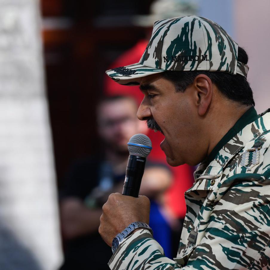 NYT: Мадуро предложил США свою отставку через три года, Вашингтон отказался. В ходе неофициальных переговоров, о которых сообщает The New York Times со ссылкой на источники, президент Венесуэлы Николас Мадуро выдвинул предложение о добровольной отставке в течение двух-трёхлетнего переходного периода. Белый дом отклонил данное предложение и потребовал немедленного ухода Мадуро с поста