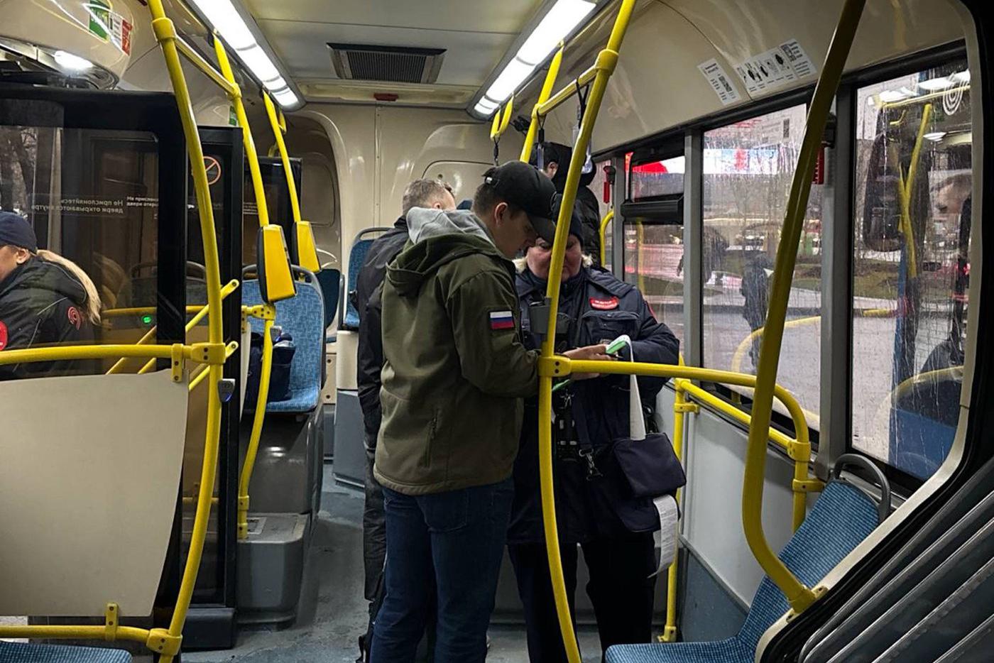 Усиленная проверка оплаты проезда прошла около станции метро "Каширская"