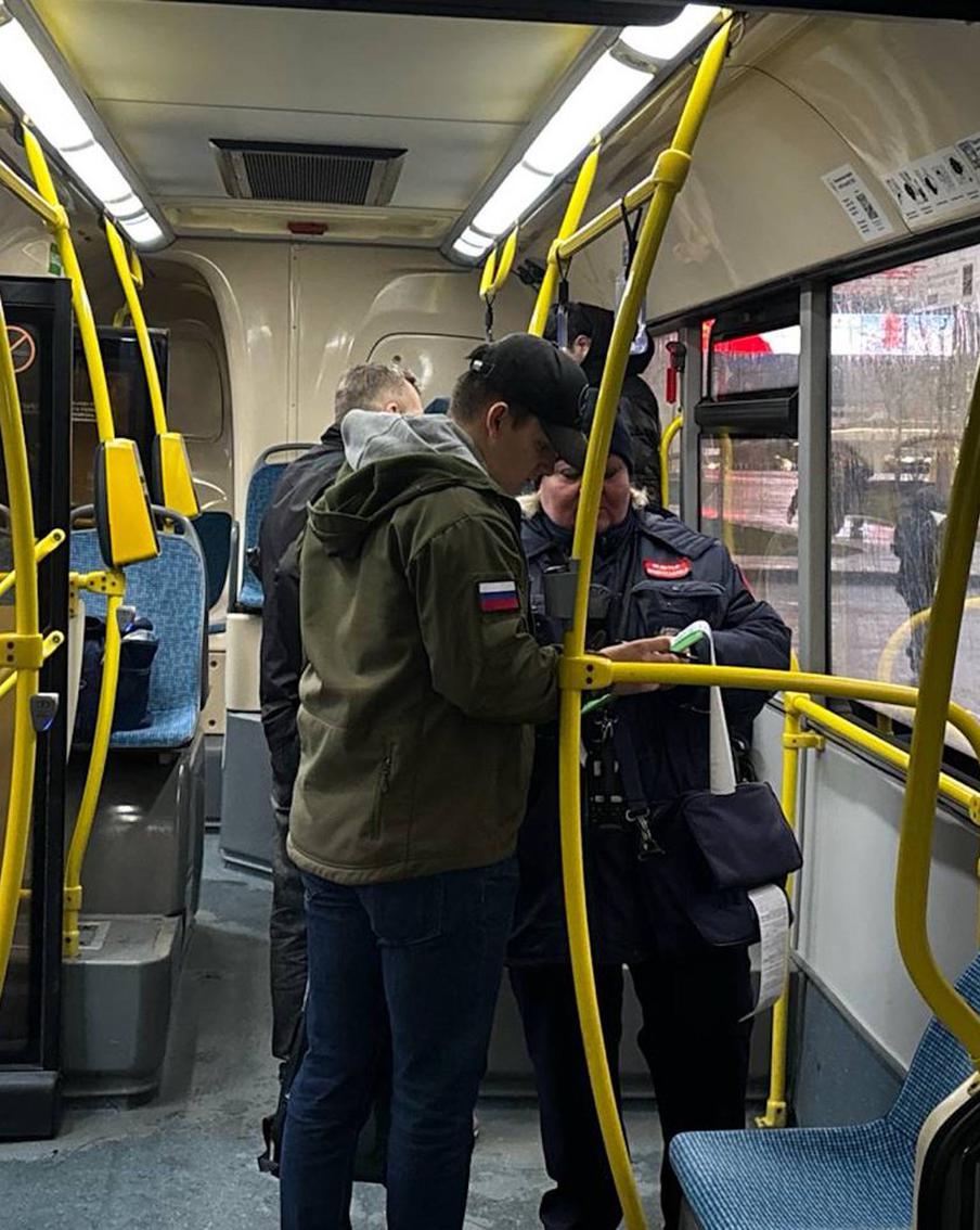 Усиленная проверка оплаты проезда прошла около станции метро "Каширская"