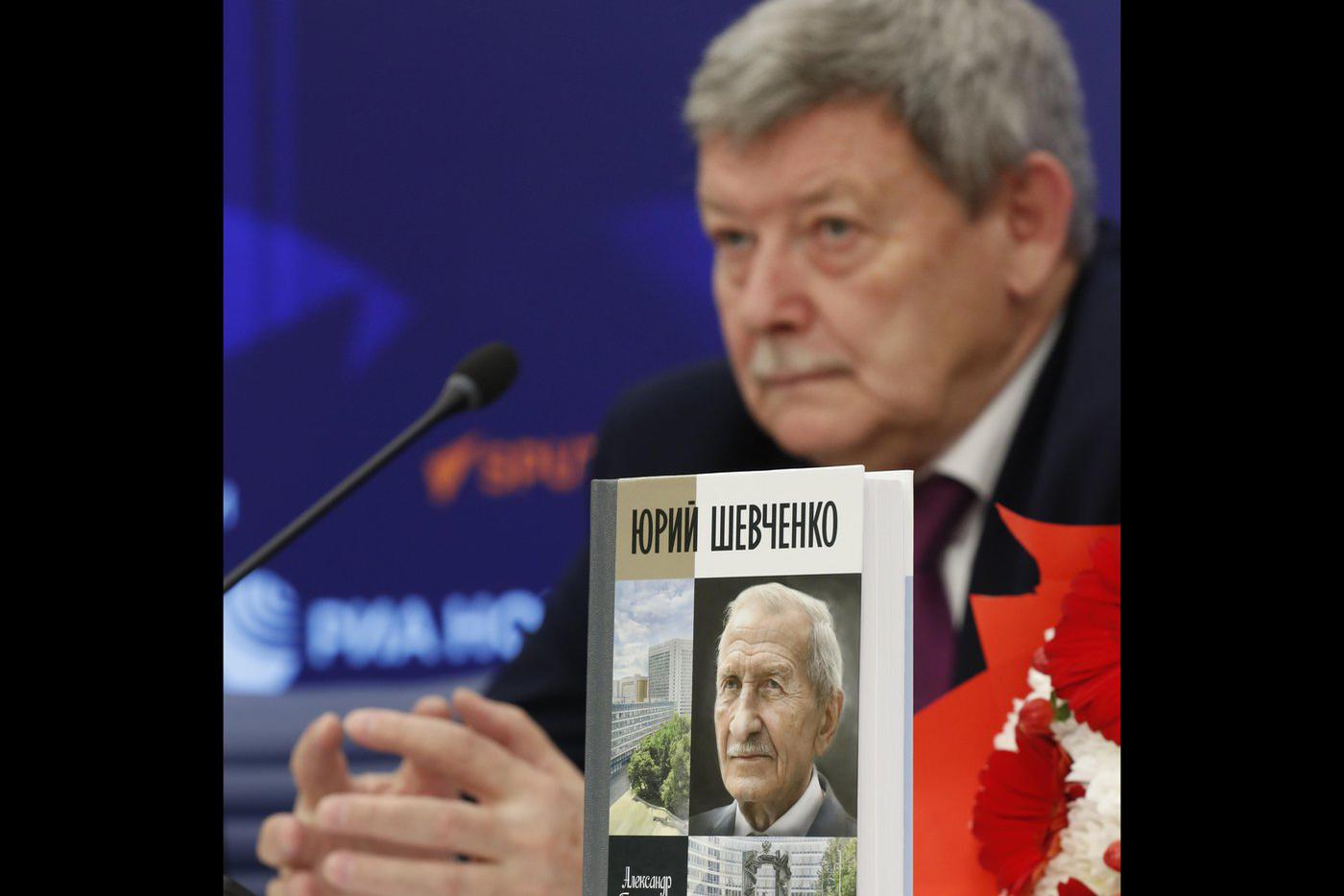 Автор книги о разведчике Бондаренко