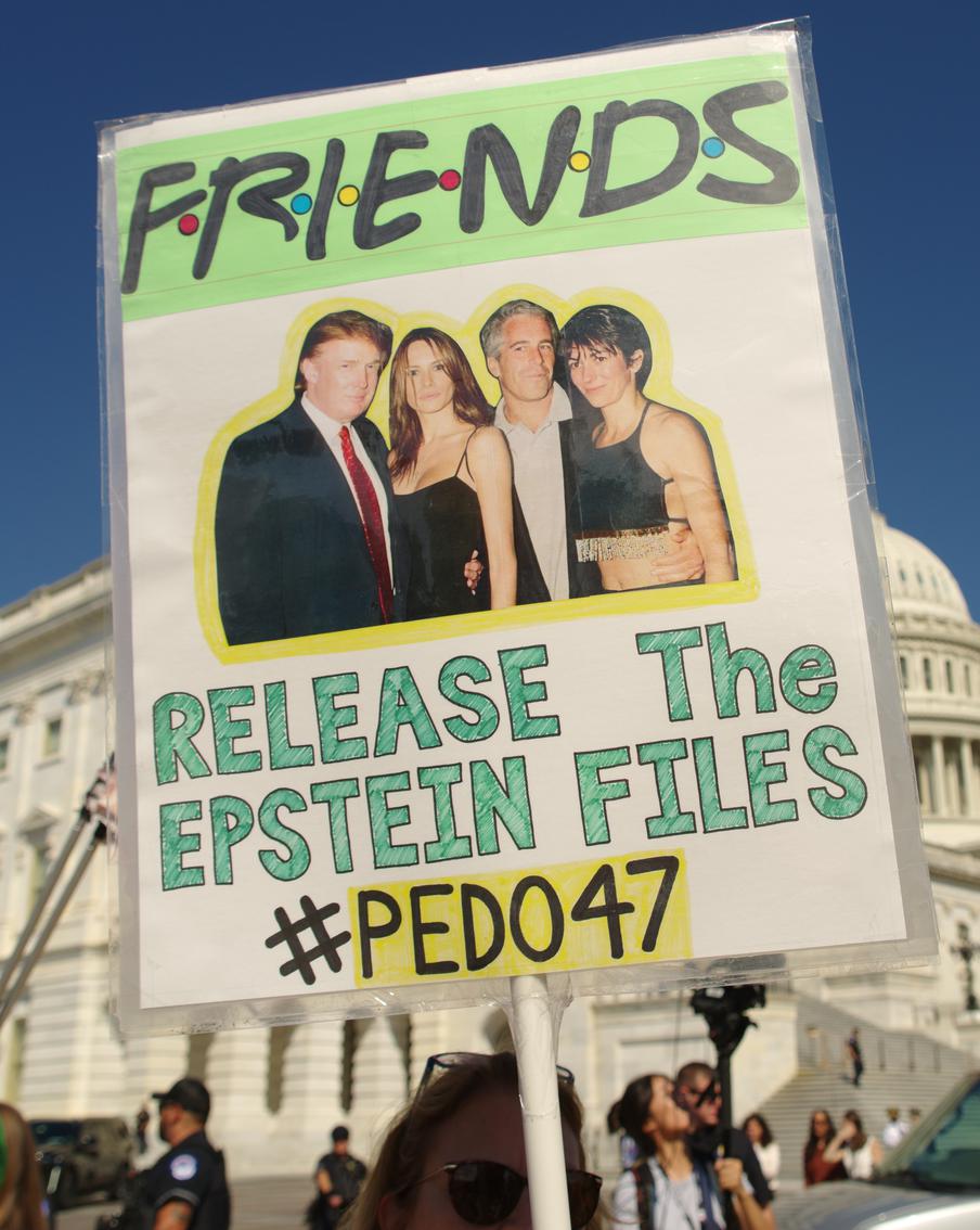 Дональд Трамп выступает за публикацию файлов Эпштейна. Ударят ли они по репутации американского президента?