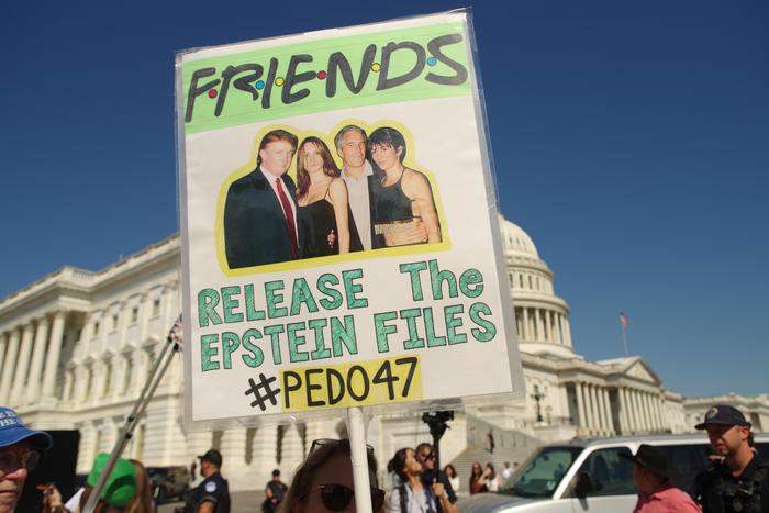 Дональд Трамп выступает за публикацию файлов Эпштейна. Ударят ли они по репутации американского президента?