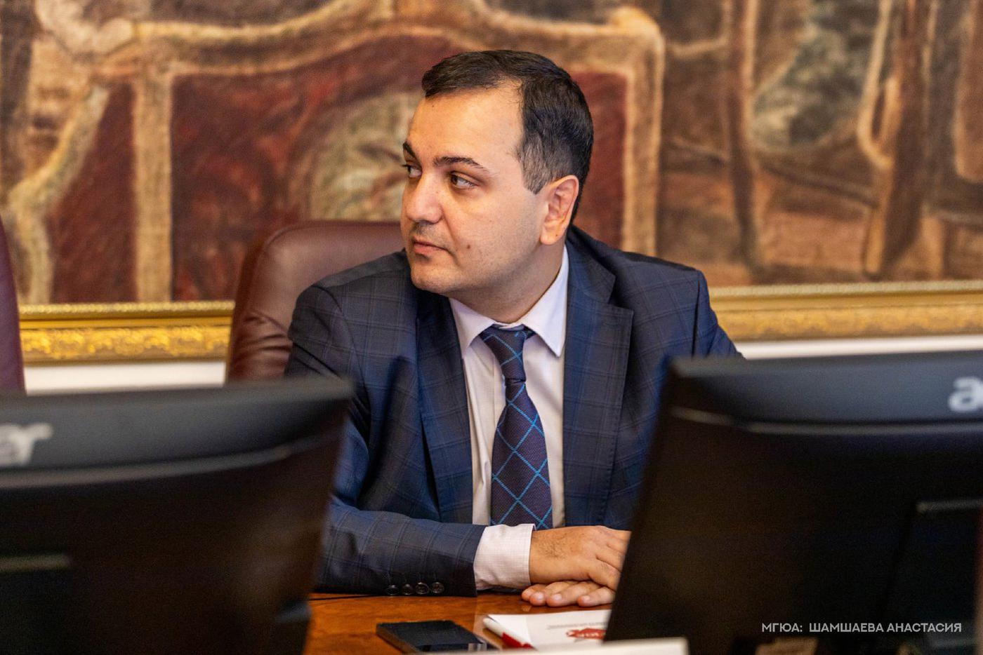 Бениамин Шахназаров, профессор кафедры международного частного права и кафедры интеллектуальных прав, руководитель Центра правового обеспечения ВЭД, импортозамещения и развития промышленности МГЮА