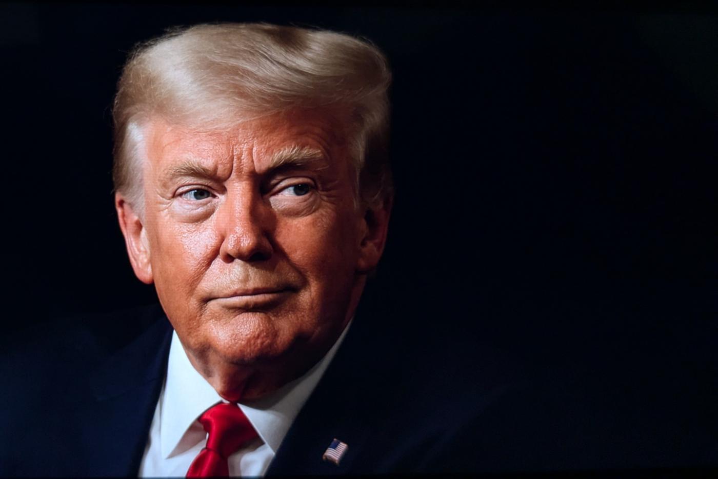 Крым признают российским, Зеленского подозревают в коррупции: хроника очередных событий украинского кризиса