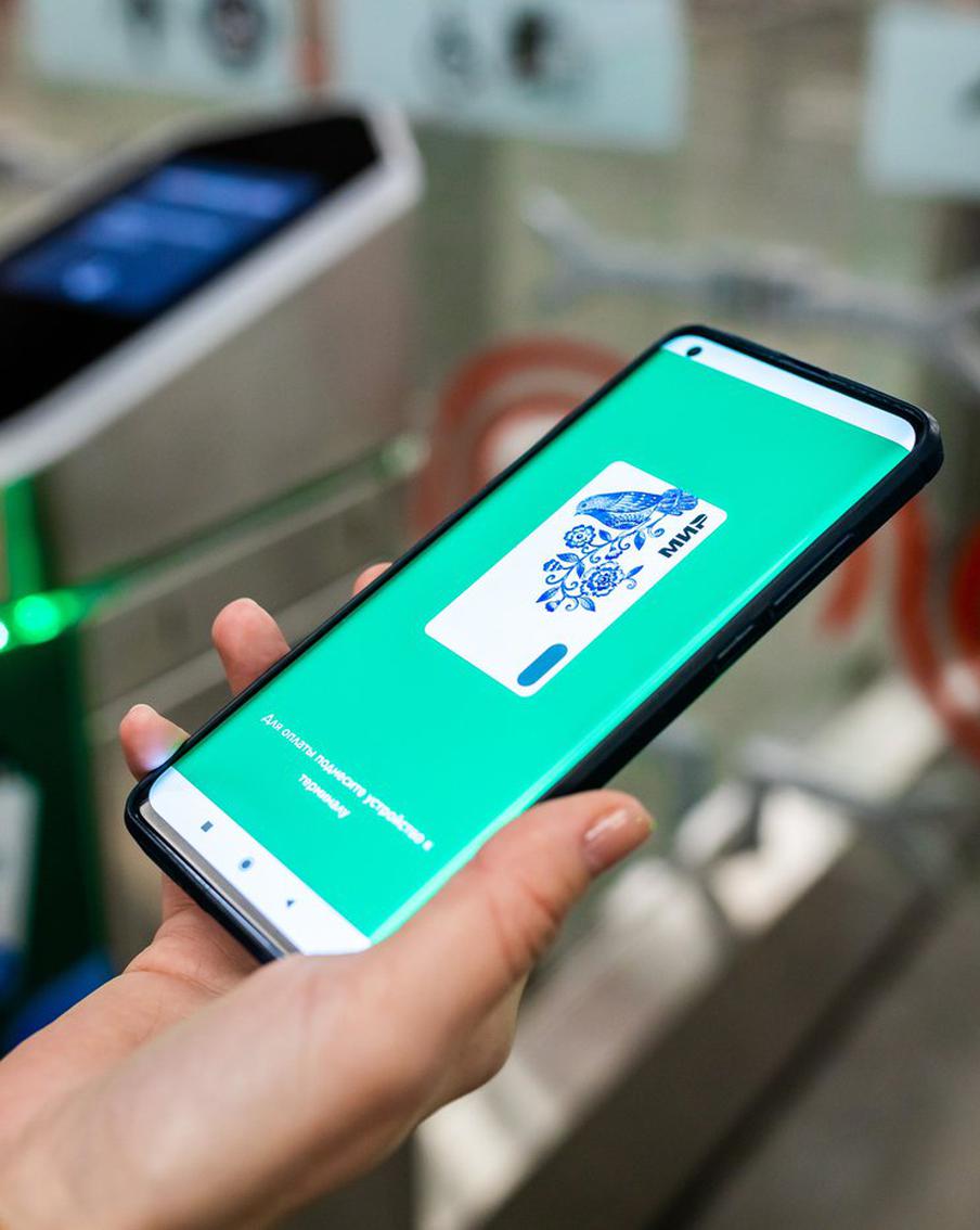 Максим Ликсутов рассказал о повышении кешбэка за оплату проезда смартфоном в декабре