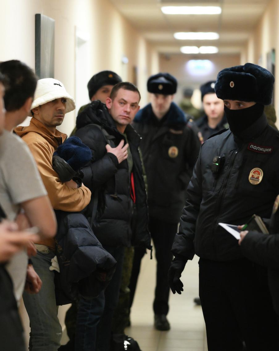 В ходе операции "Нелегал-2025" выявили свыше 128 тыс. миграционных нарушений. Проверки силовых ведомств привели к тысячам дел об организации незаконной миграции, сотням задержаний разыскиваемых лиц и массовым решениям о выдворении иностранных граждан